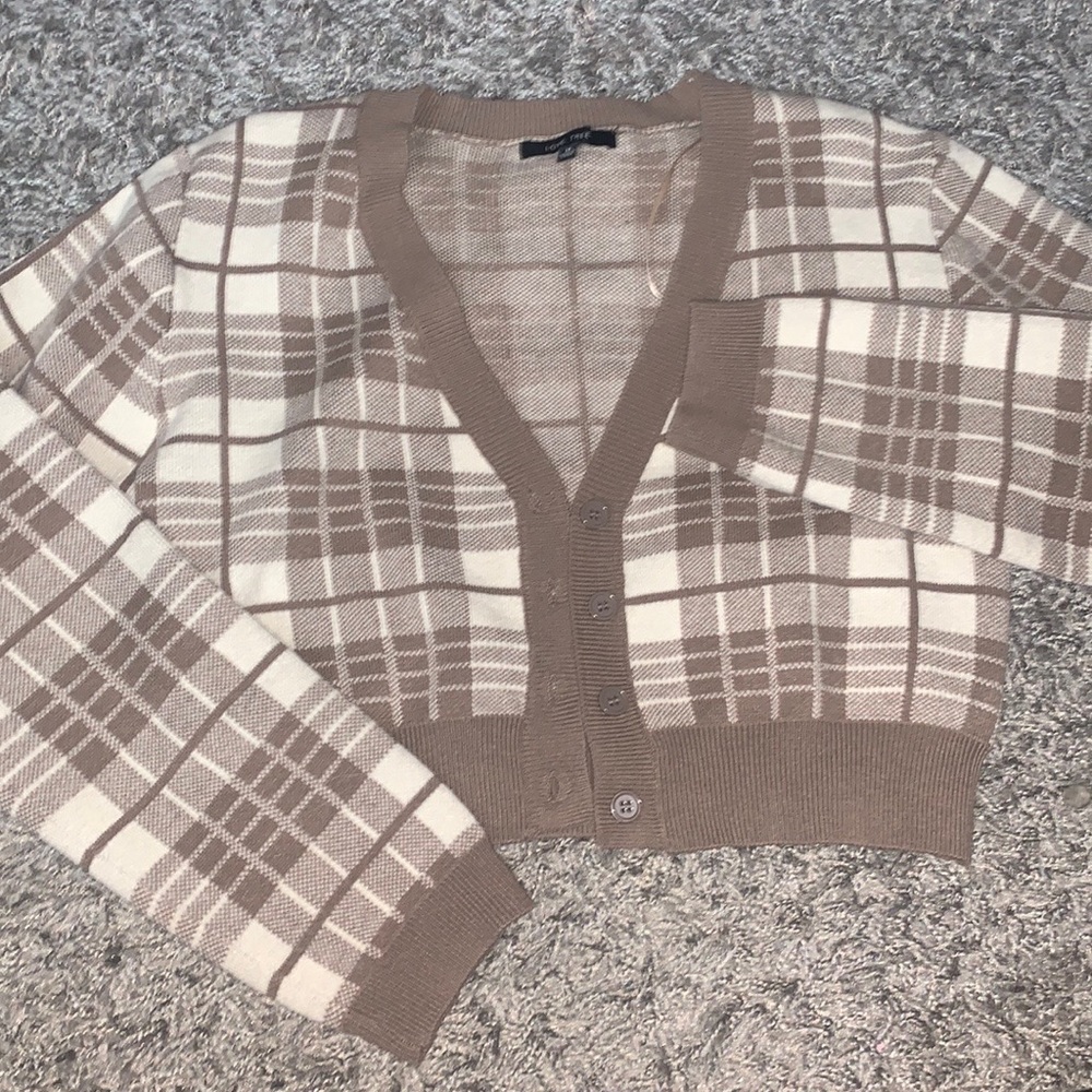 Cropped button up cardigan!